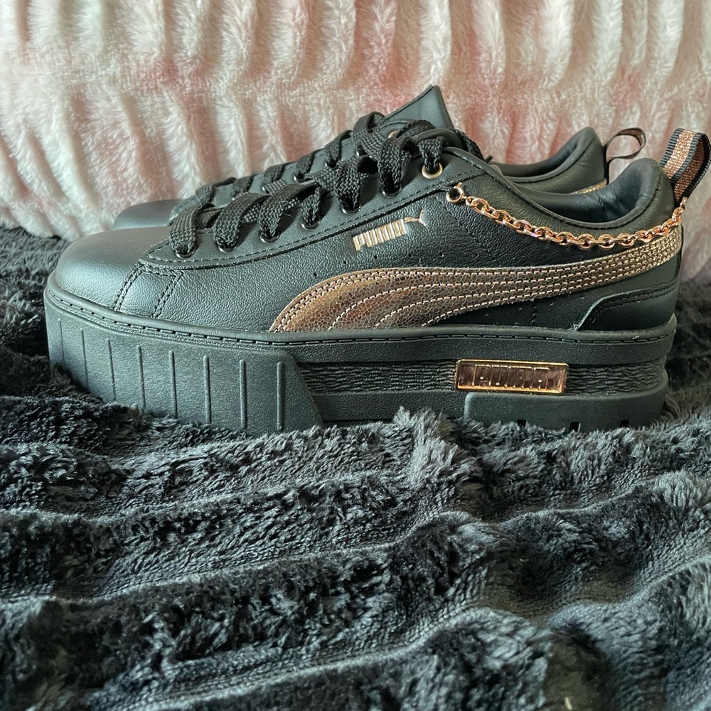 PUMA Women's Black & Rose Gold Platform Sneakers!!🩷🩷🩷